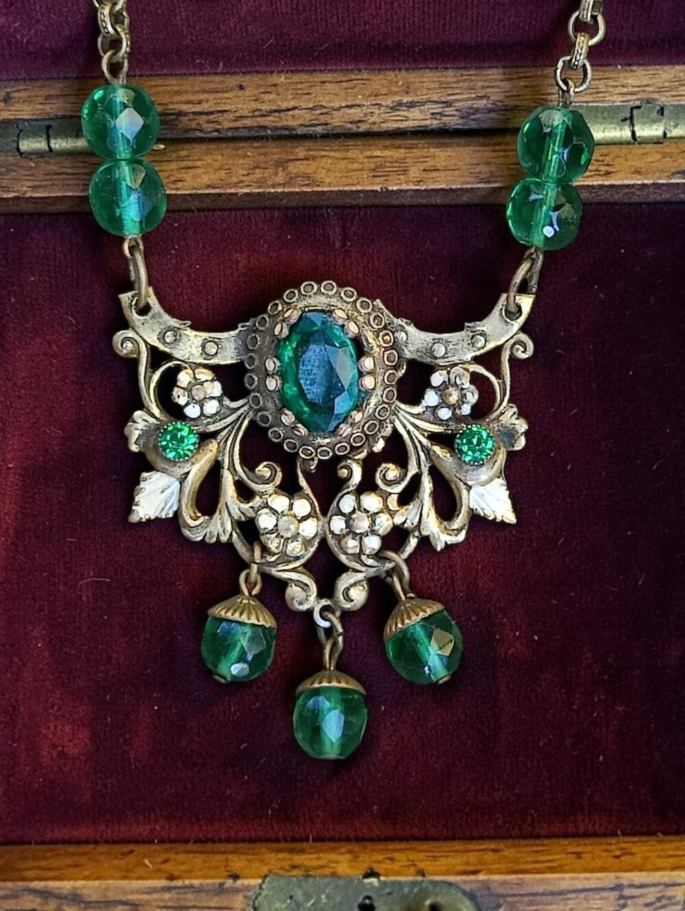 🔥 Antique Victorian Enameled Green Czech Glass Necklace